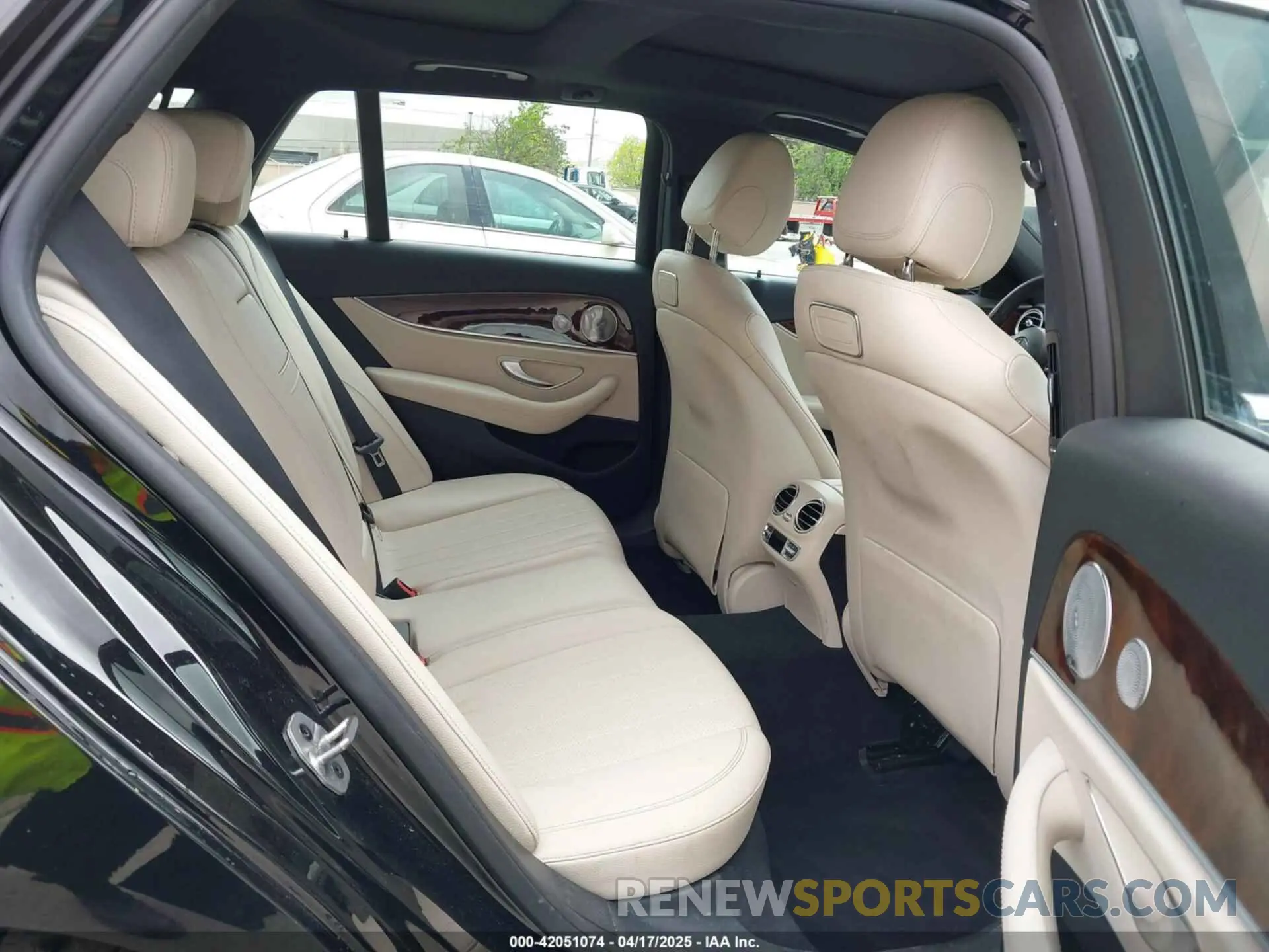 8 fotografías del automóvil dañado WDDZH6JB2KA583502 MERCEDES-BENZ E 450 2019