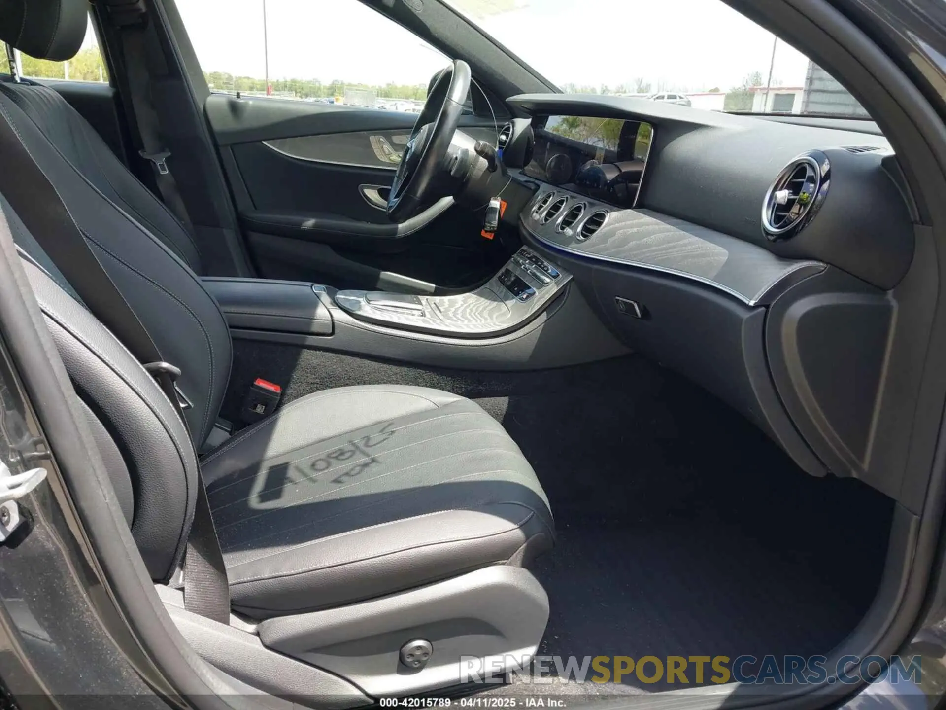 5 fotografías del automóvil dañado W1KZH6AB5PB181314 MERCEDES-BENZ E 450 2023
