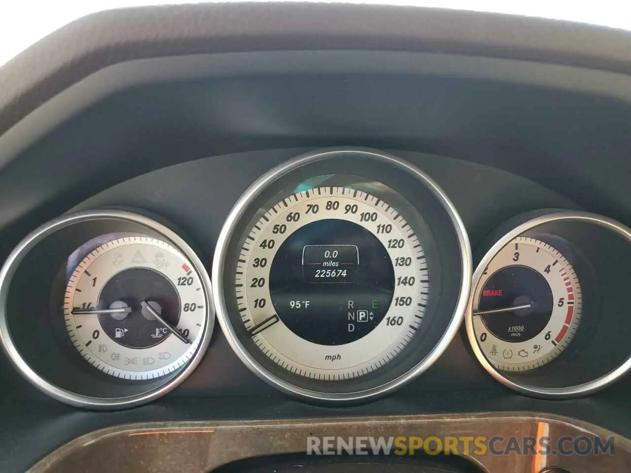 9 fotografías del automóvil dañado WDDHF9HB7EA883887 MERCEDES-BENZ E-CLASS 2014