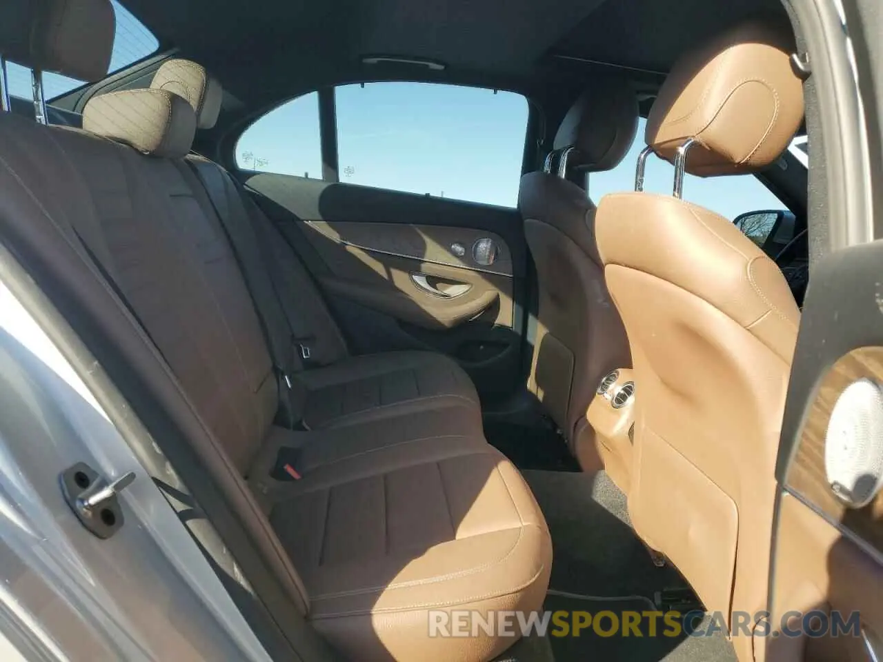10 fotografías del automóvil dañado WDDZF4KB1KA599828 MERCEDES-BENZ E-CLASS 2019