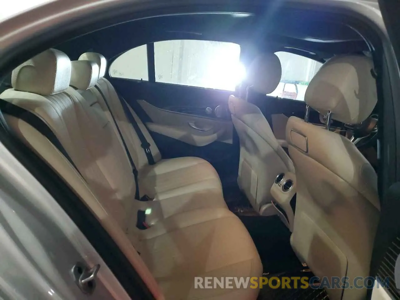 10 fotografías del automóvil dañado WDDZF4KB2KA563081 MERCEDES-BENZ E-CLASS 2019