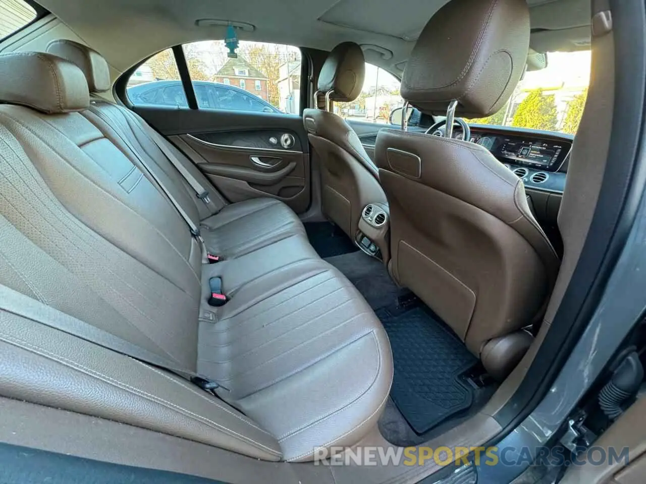 9 fotografías del automóvil dañado WDDZF4KB8KA522891 MERCEDES-BENZ E-CLASS 2019
