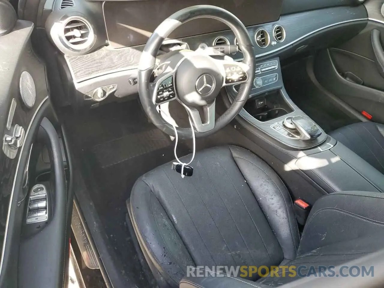 8 fotografías del automóvil dañado W1KZF8DB1LA760779 MERCEDES-BENZ E-CLASS 2020