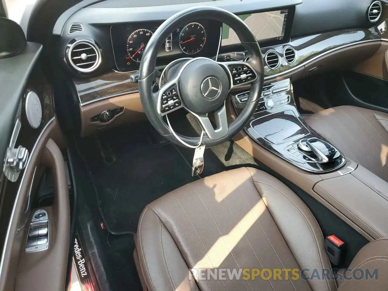 8 fotografías del automóvil dañado W1KZF8DB4LA829321 MERCEDES-BENZ E-CLASS 2020
