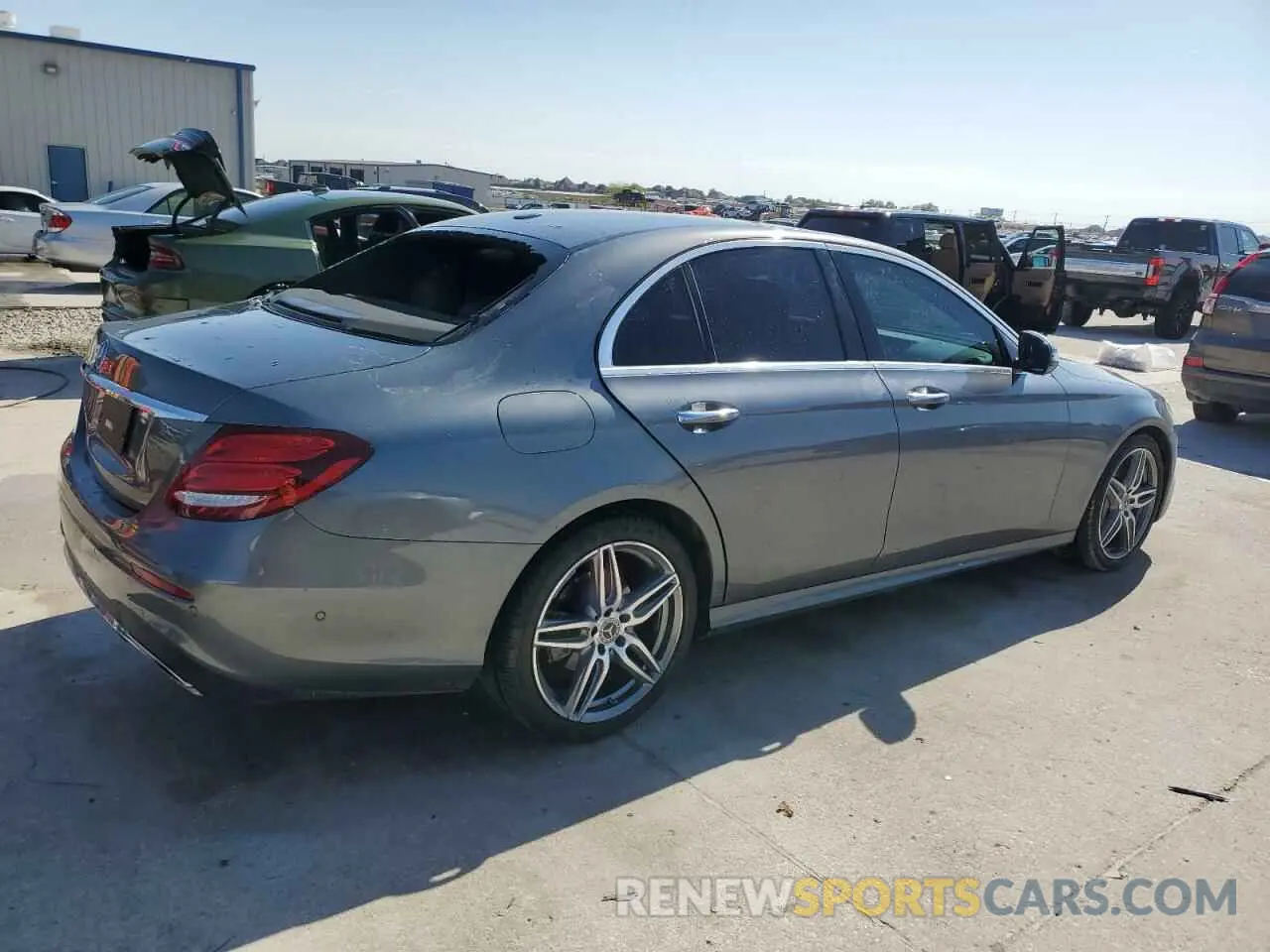 3 fotografías del automóvil dañado W1KZF8DB5LA760042 MERCEDES-BENZ E-CLASS 2020