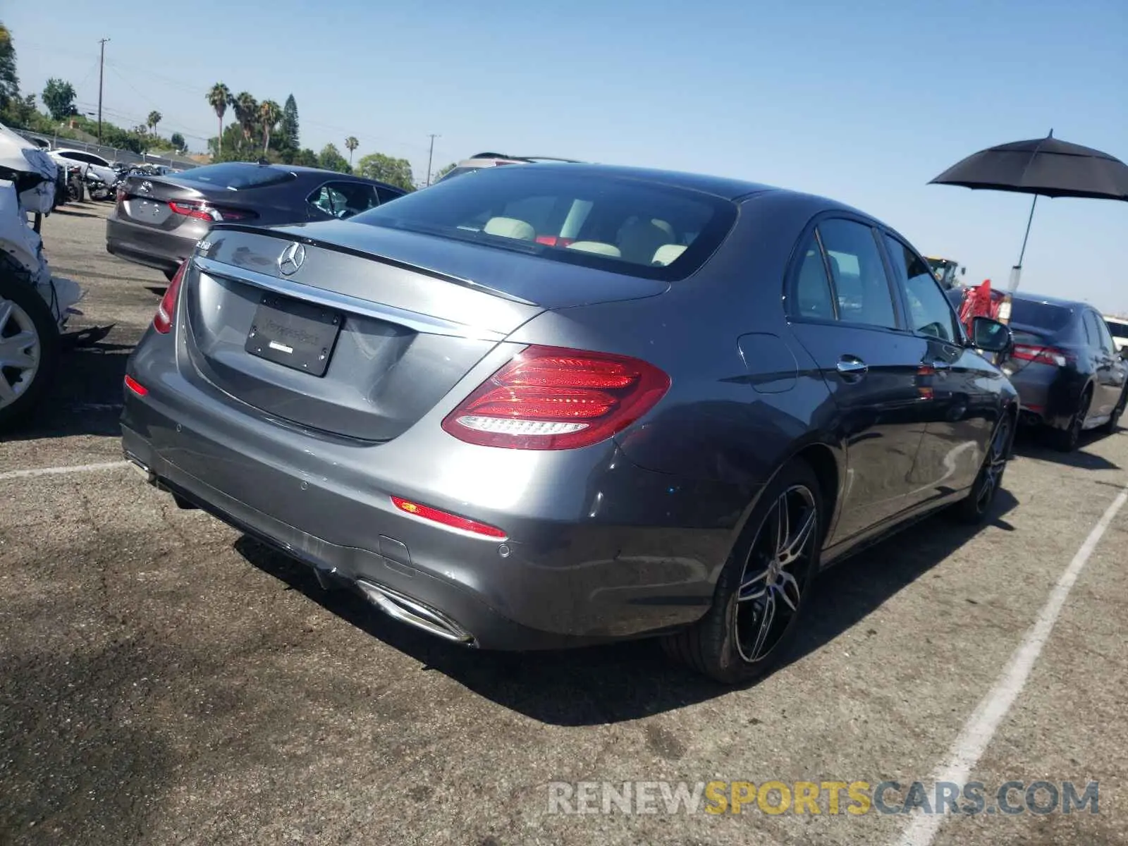4 fotografías del automóvil dañado WDDZF8DB1LA714529 MERCEDES-BENZ E CLASS 2020