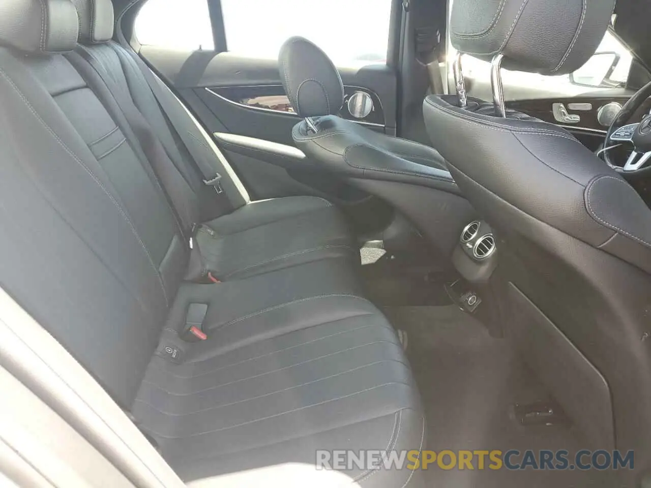 11 fotografías del automóvil dañado WDDZF8DB5LA710497 MERCEDES-BENZ E-CLASS 2020
