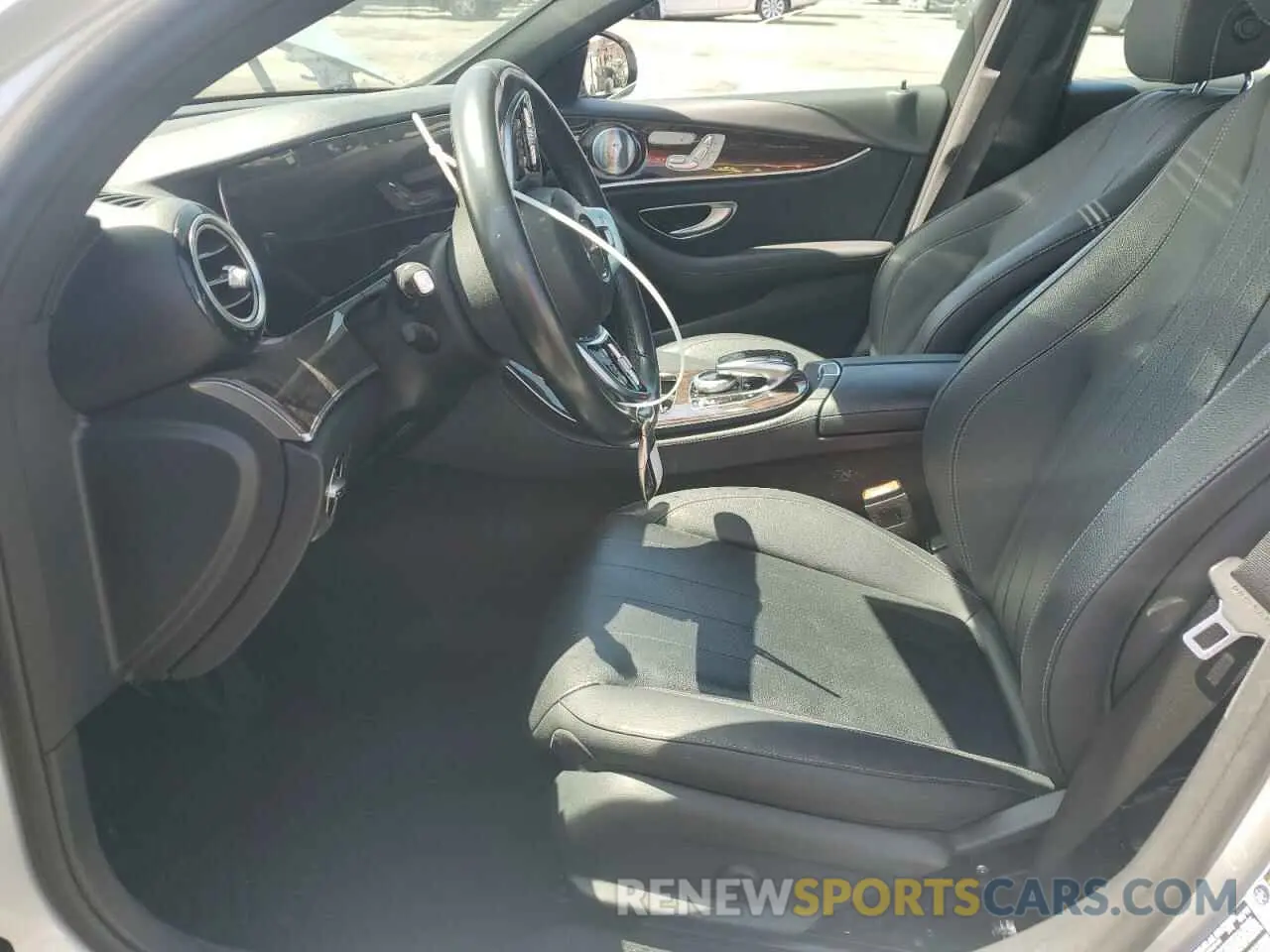 7 fotografías del automóvil dañado WDDZF8DB5LA710497 MERCEDES-BENZ E-CLASS 2020