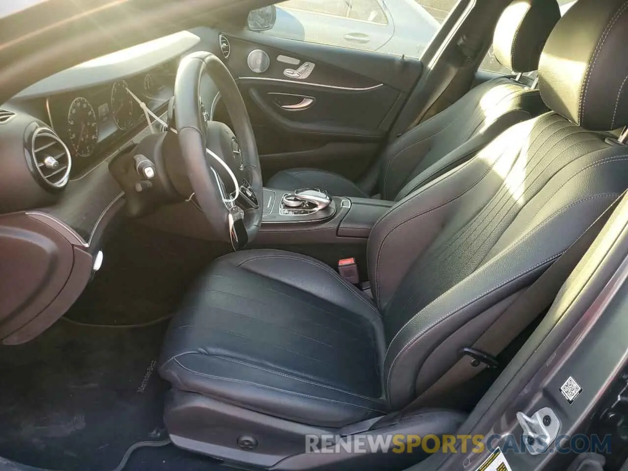 7 fotografías del automóvil dañado WDDZF8DB8LA709523 MERCEDES-BENZ E-CLASS 2020