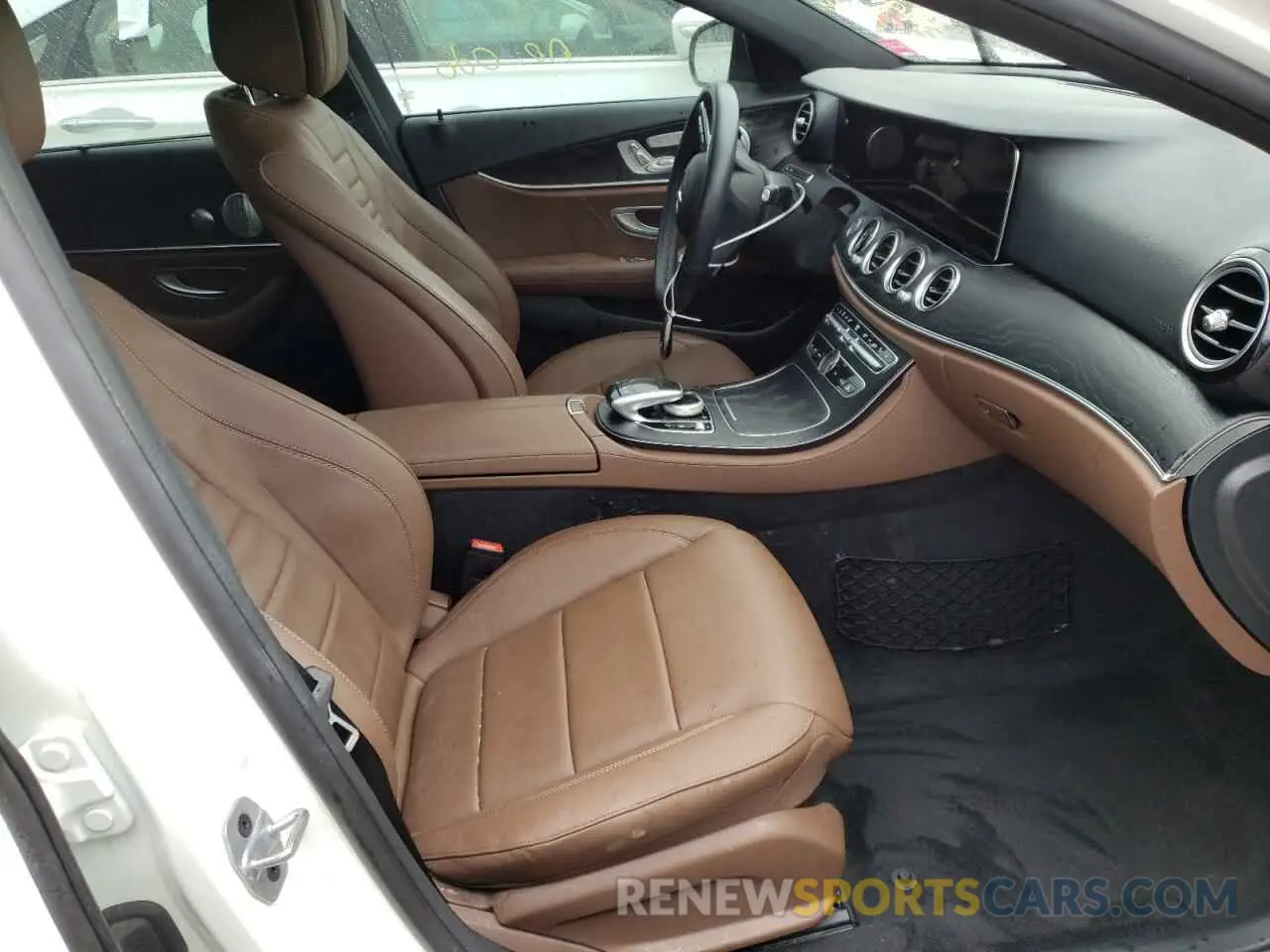 5 fotografías del automóvil dañado WDDZH6JB5LA716884 MERCEDES-BENZ E-CLASS 2020