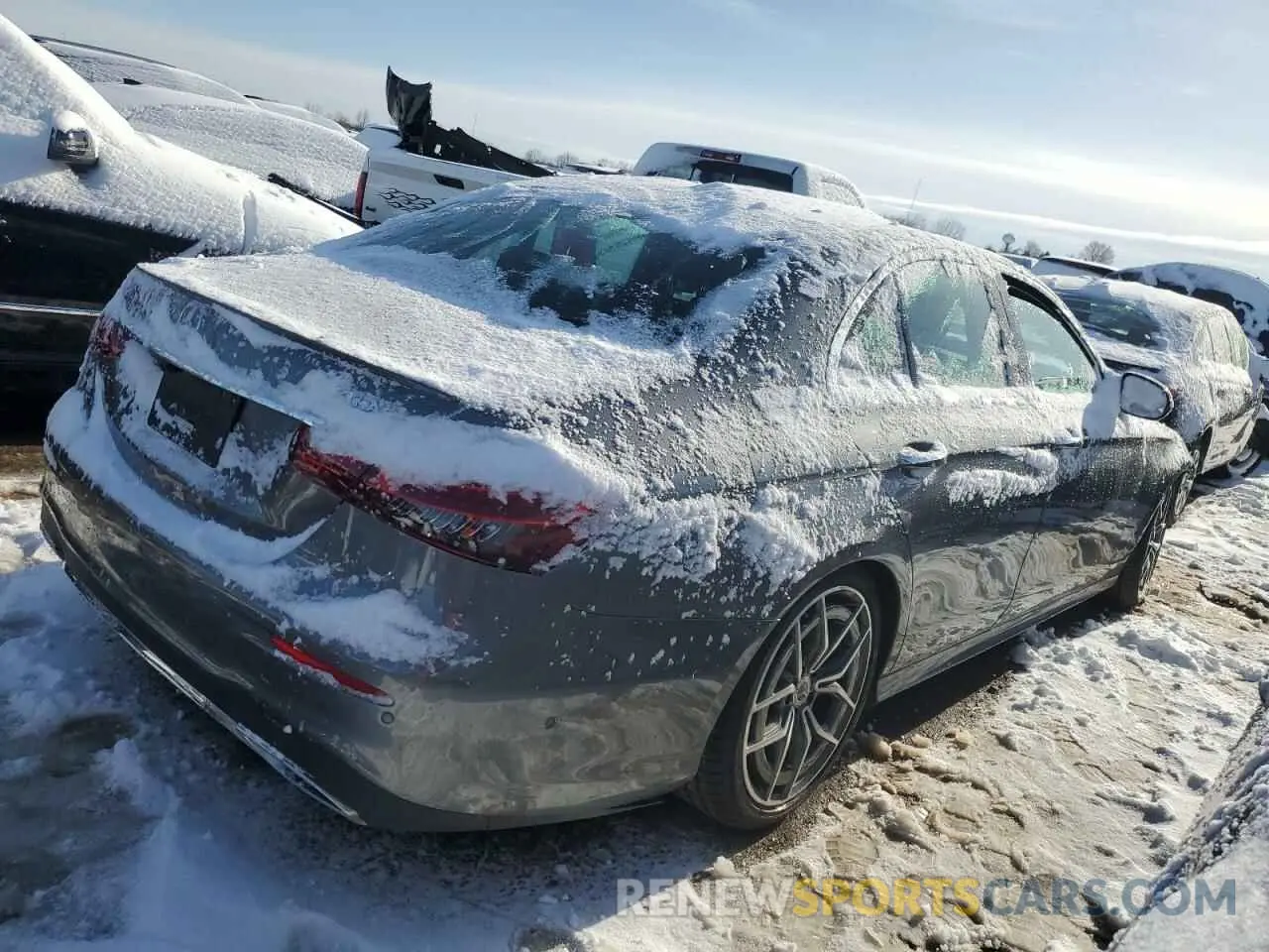 3 fotografías del automóvil dañado W1KZF5KB1MA999638 MERCEDES-BENZ E-CLASS 2021
