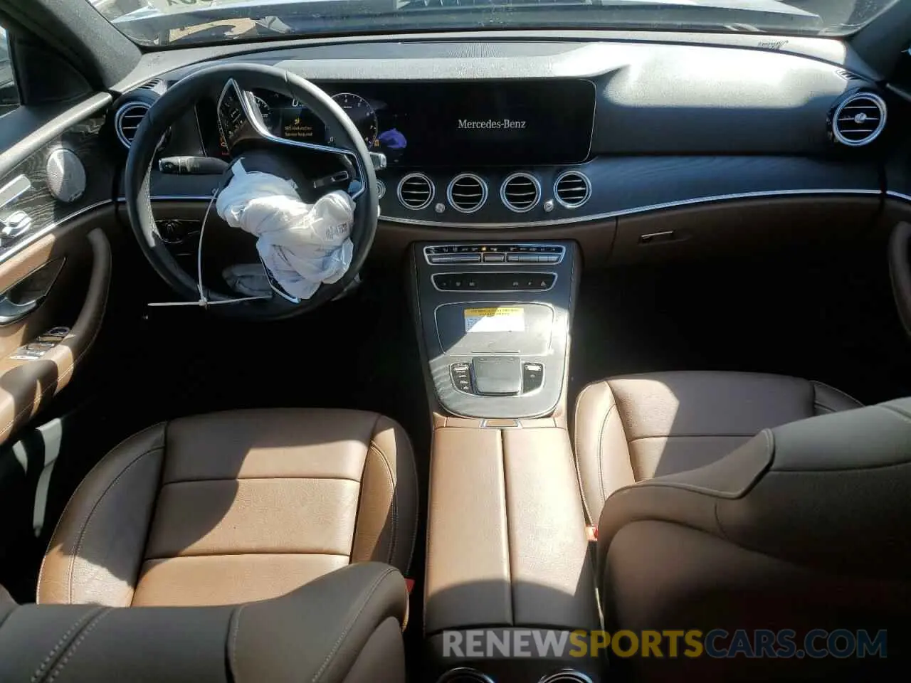 8 fotografías del automóvil dañado W1KZF5KB1MA999638 MERCEDES-BENZ E-CLASS 2021