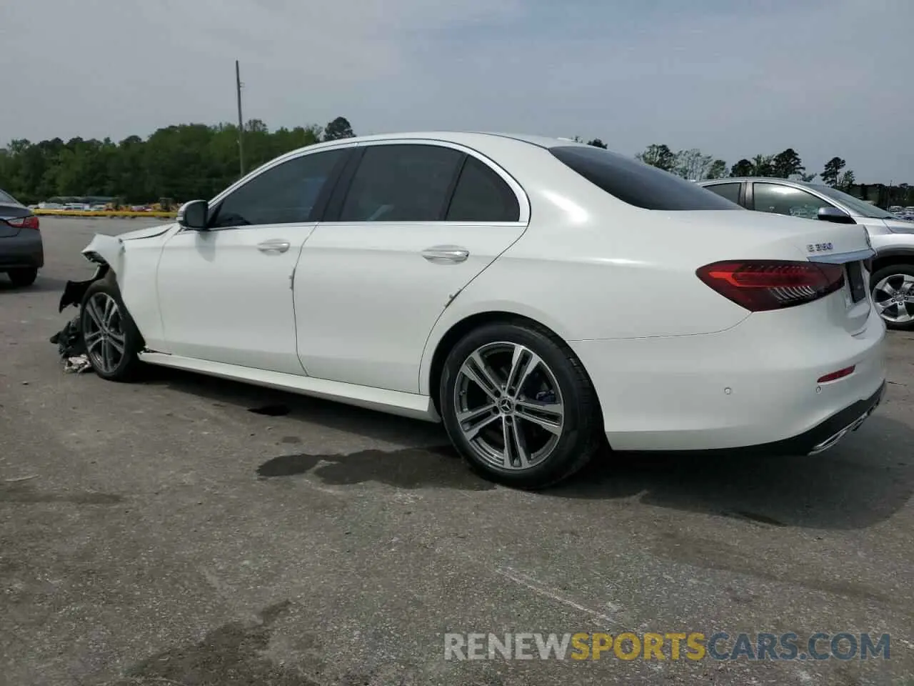 2 fotografías del automóvil dañado W1KZF8DB1MA886643 MERCEDES-BENZ E-CLASS 2021