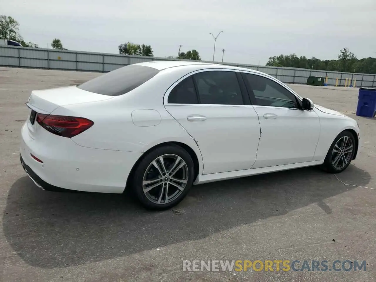 3 fotografías del automóvil dañado W1KZF8DB1MA886643 MERCEDES-BENZ E-CLASS 2021