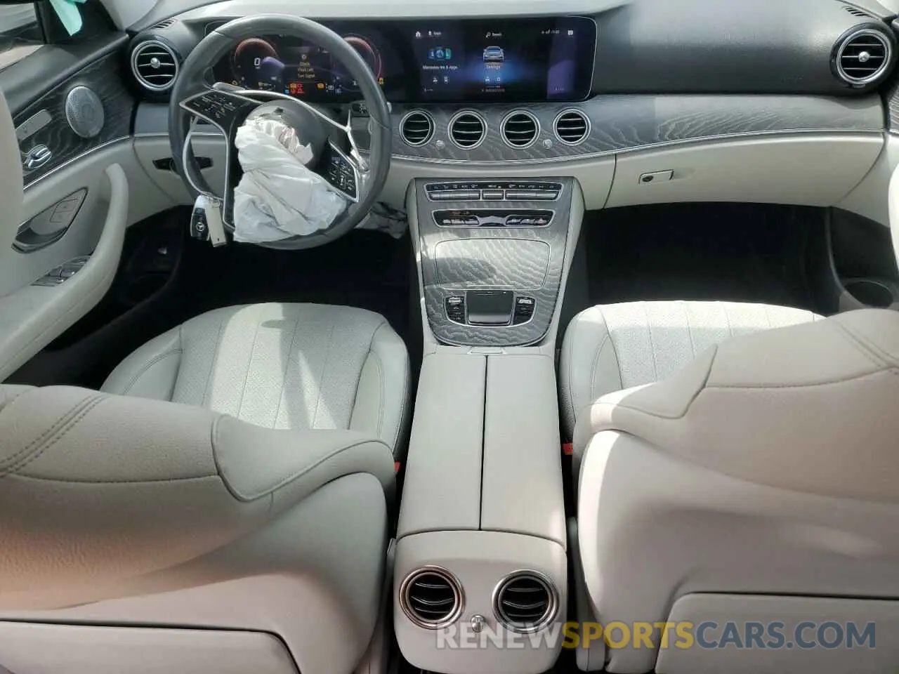 8 fotografías del automóvil dañado W1KZF8DB1MA886643 MERCEDES-BENZ E-CLASS 2021