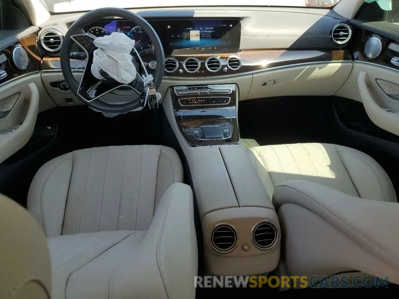 8 fotografías del automóvil dañado W1KZF8DB1MA906020 MERCEDES-BENZ E-CLASS 2021