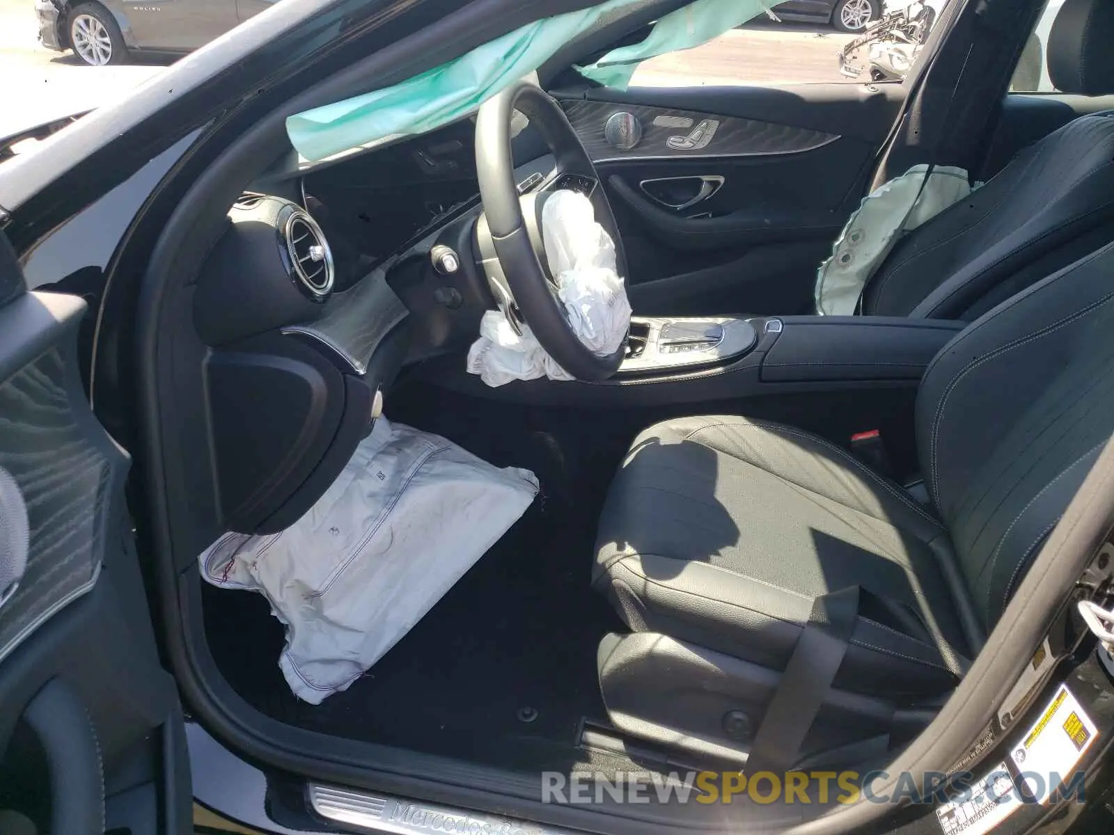 5 fotografías del automóvil dañado W1KZF8DB1MA923500 MERCEDES-BENZ E-CLASS 2021