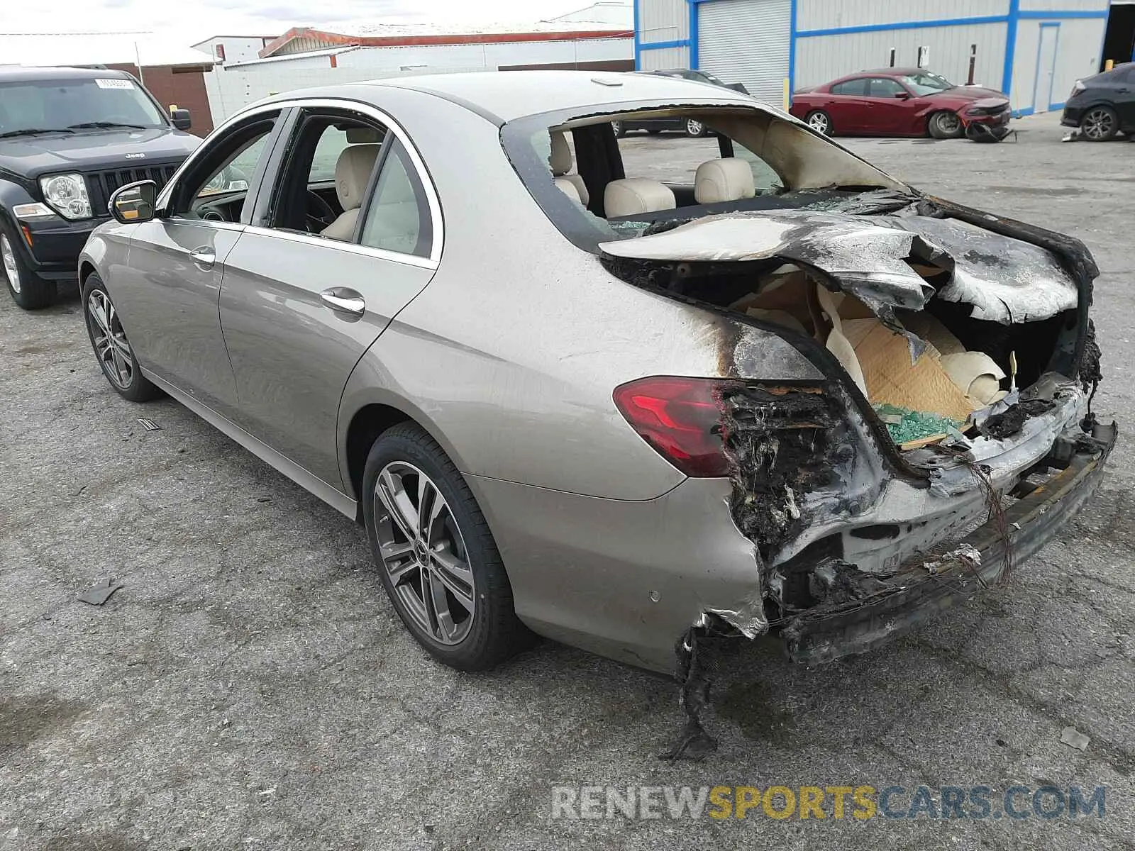 3 fotografías del automóvil dañado W1KZF8DB2MA911839 MERCEDES-BENZ E CLASS 2021