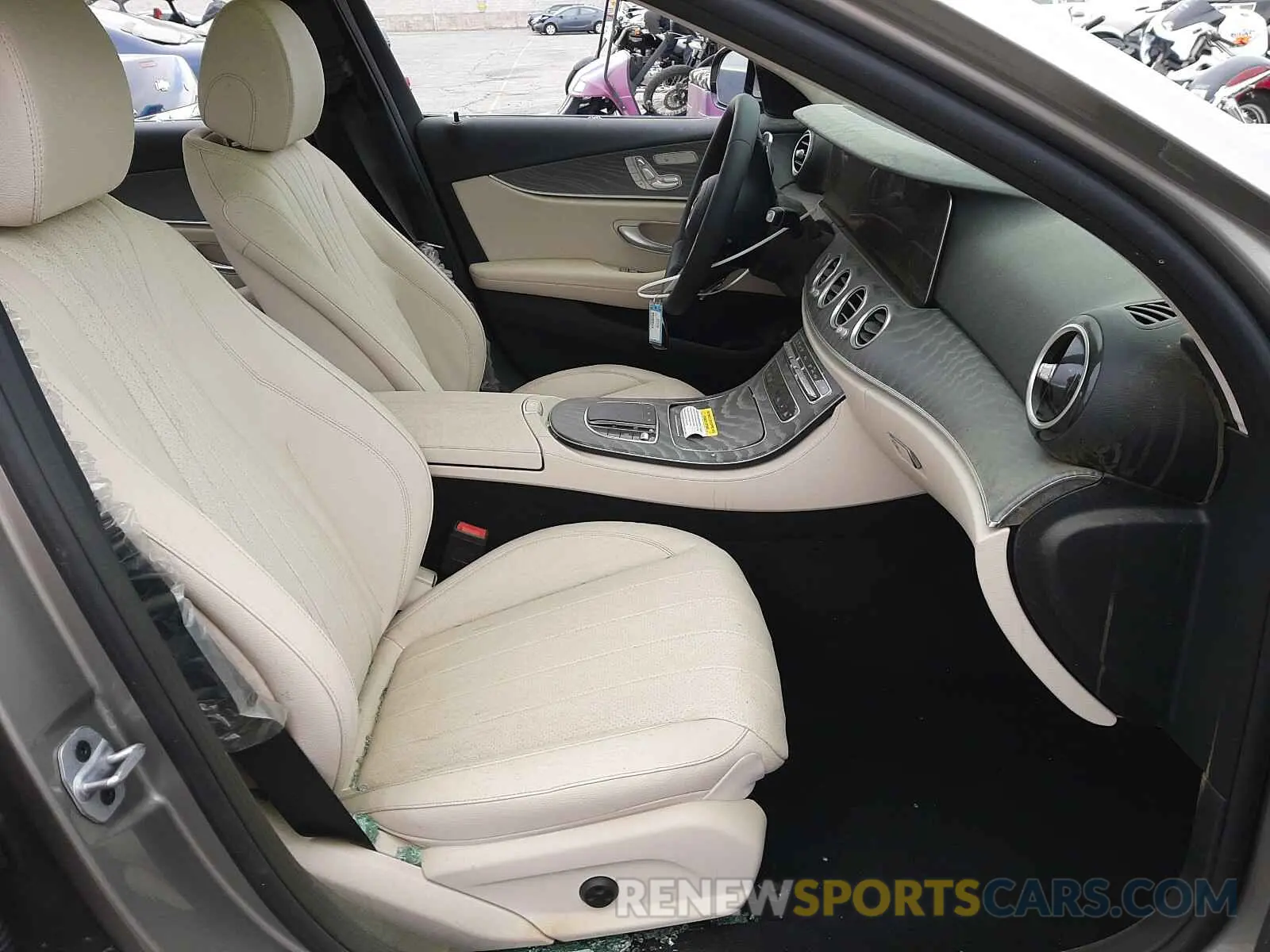 5 fotografías del automóvil dañado W1KZF8DB2MA911839 MERCEDES-BENZ E CLASS 2021
