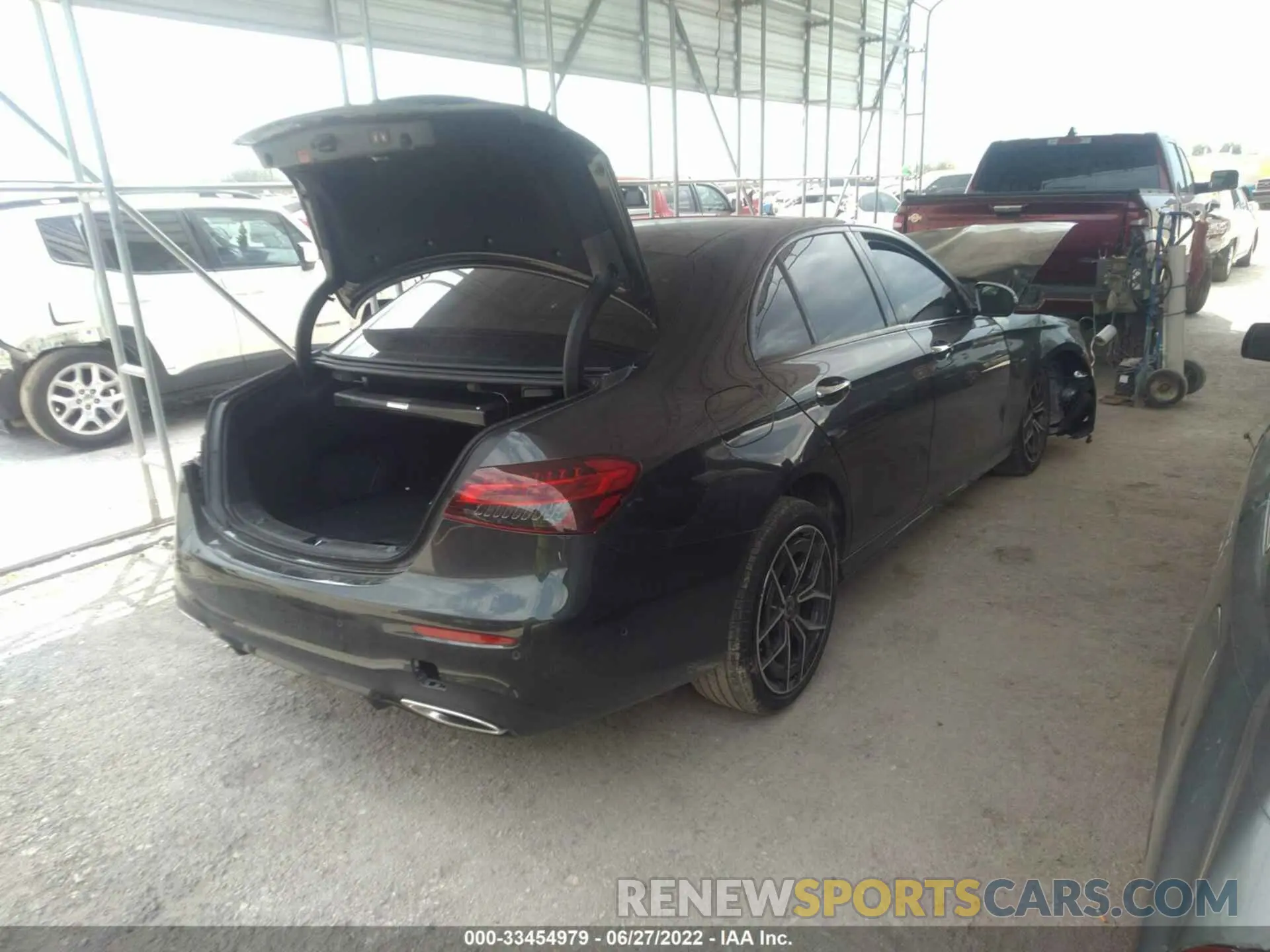 4 fotografías del automóvil dañado W1KZF8DB4MA894025 MERCEDES-BENZ E-CLASS 2021