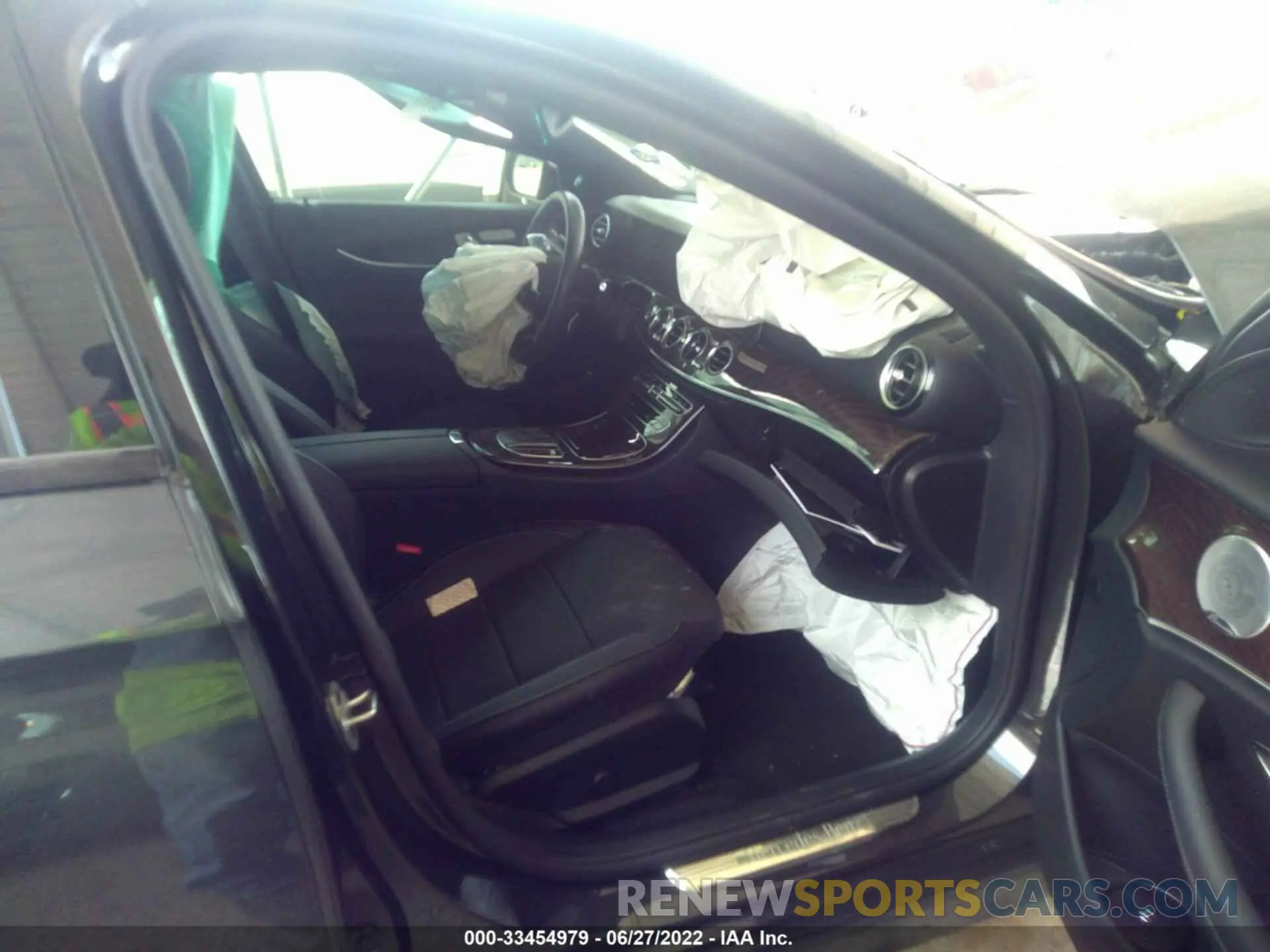 5 fotografías del automóvil dañado W1KZF8DB4MA894025 MERCEDES-BENZ E-CLASS 2021