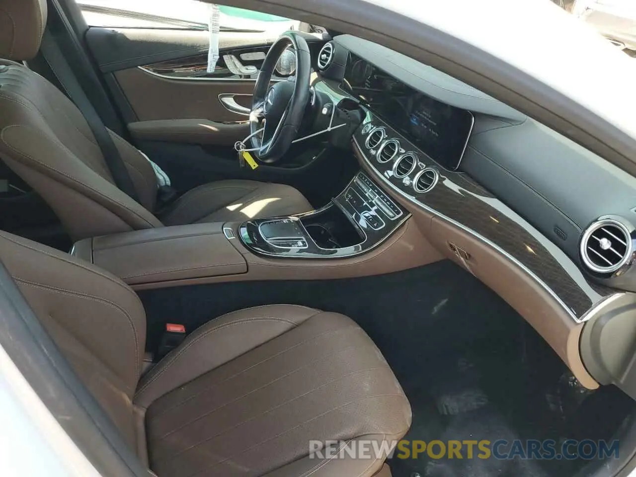 7 fotografías del automóvil dañado W1KZF8DB7MA877512 MERCEDES-BENZ E-CLASS 2021