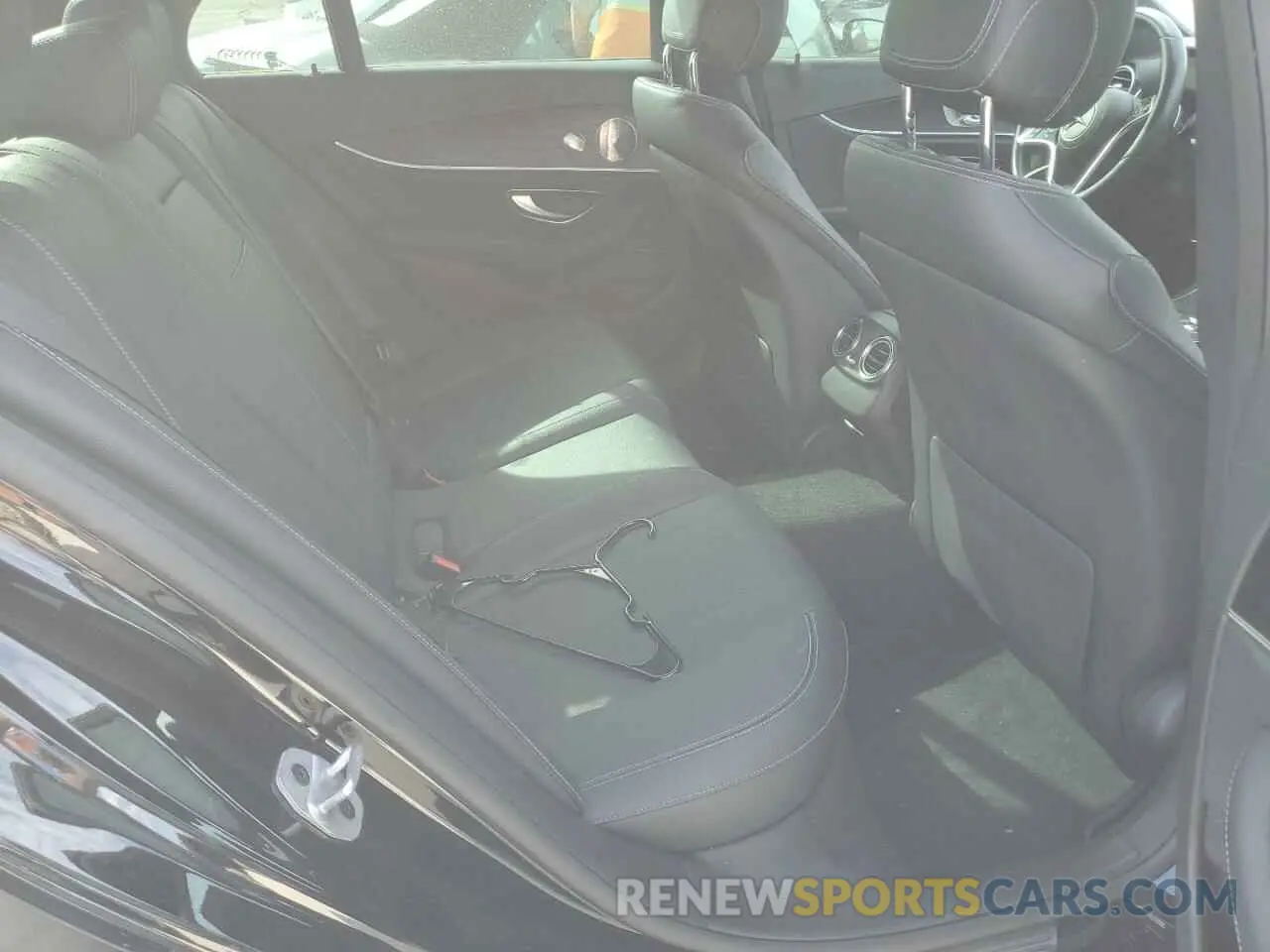 10 fotografías del automóvil dañado W1KZF8DB7MA966545 MERCEDES-BENZ E-CLASS 2021