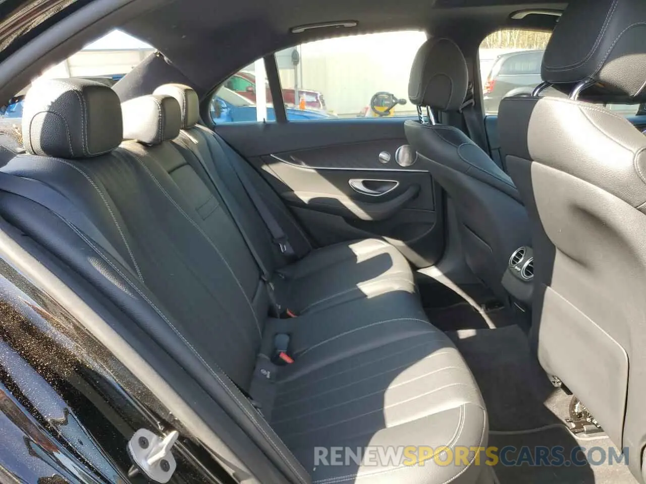 10 fotografías del automóvil dañado W1KZF8DB8MA919380 MERCEDES-BENZ E-CLASS 2021