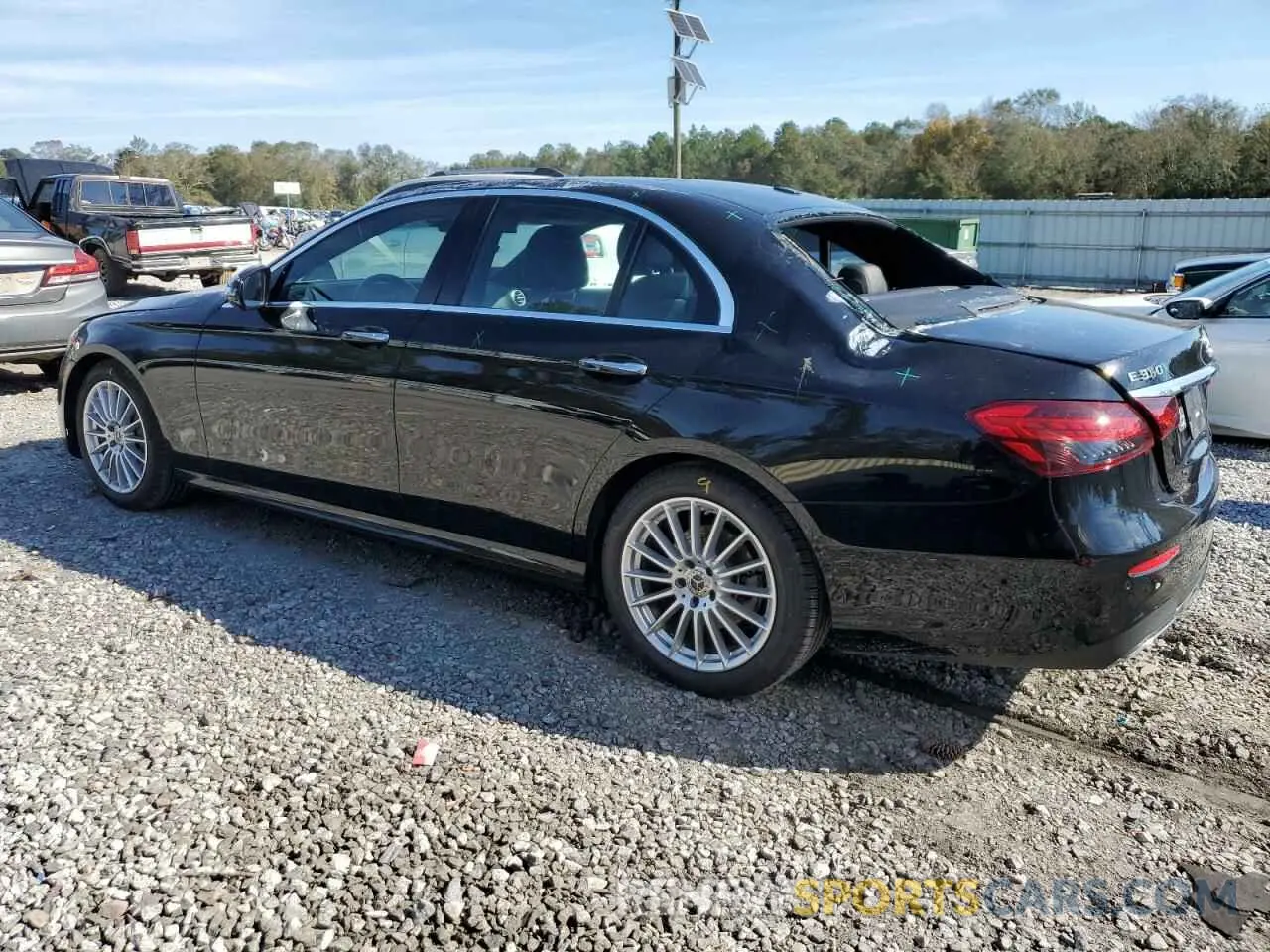 2 fotografías del automóvil dañado W1KZF8DB8MA919380 MERCEDES-BENZ E-CLASS 2021