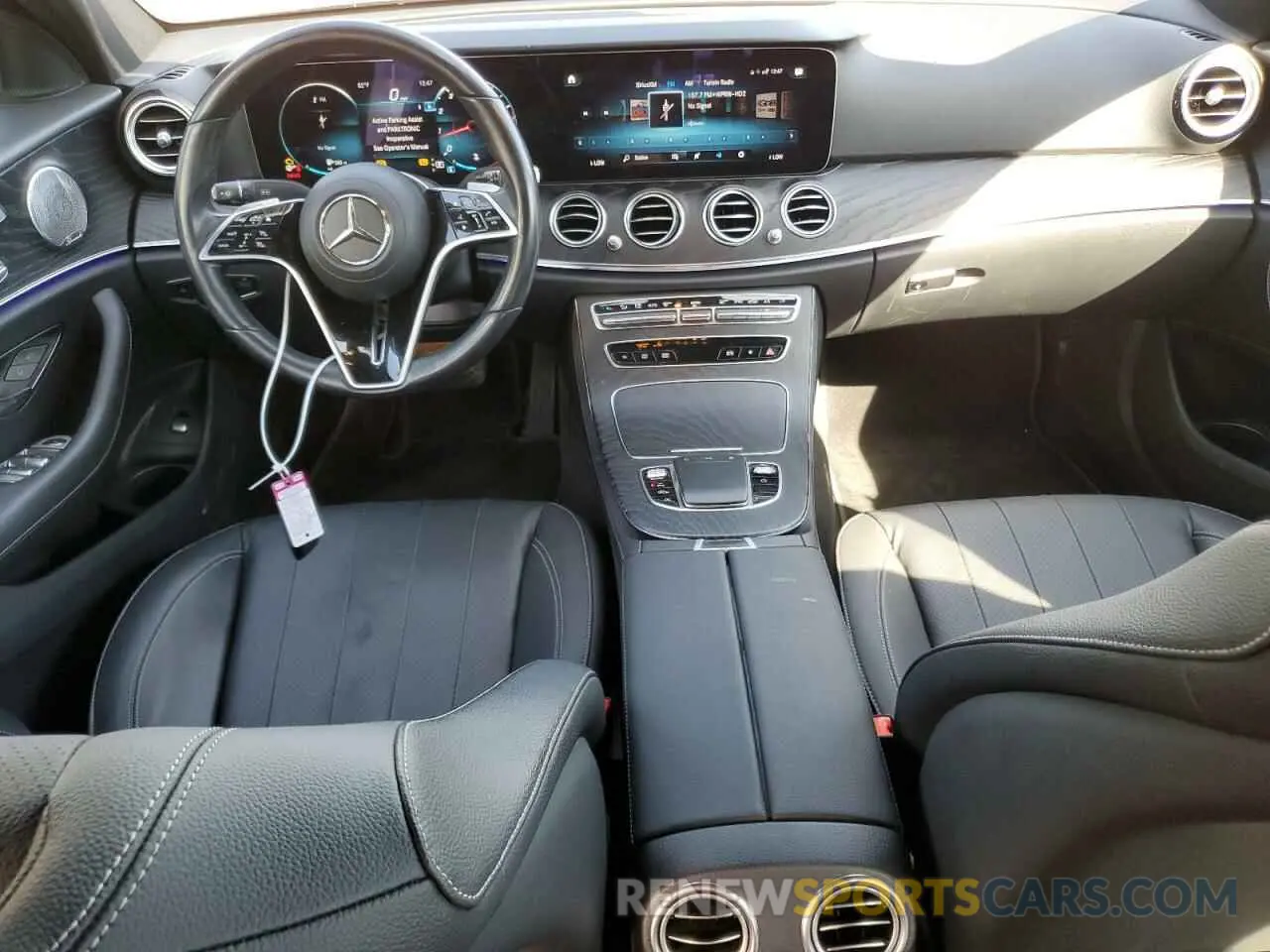 8 fotografías del automóvil dañado W1KZF8DB8MA919380 MERCEDES-BENZ E-CLASS 2021
