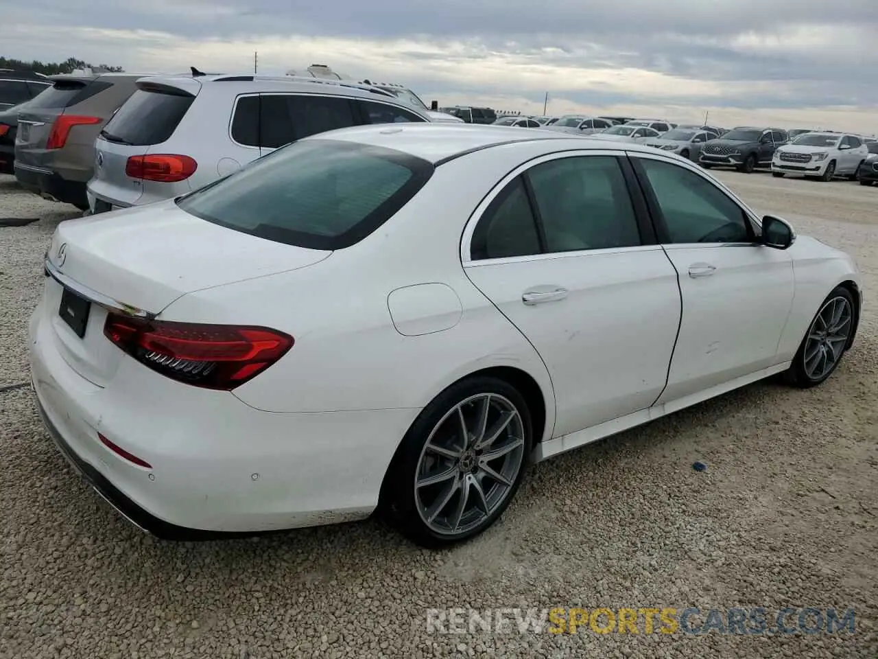 3 fotografías del automóvil dañado W1KZF8DB8MA928547 MERCEDES-BENZ E-CLASS 2021
