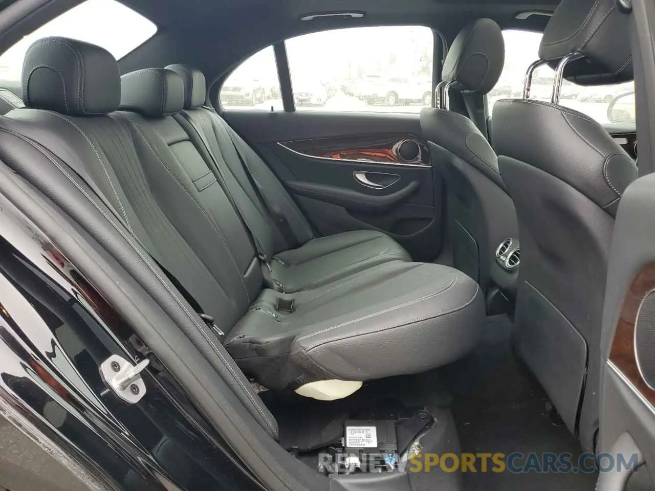 10 fotografías del automóvil dañado W1KZF8DB8MA929939 MERCEDES-BENZ E-CLASS 2021