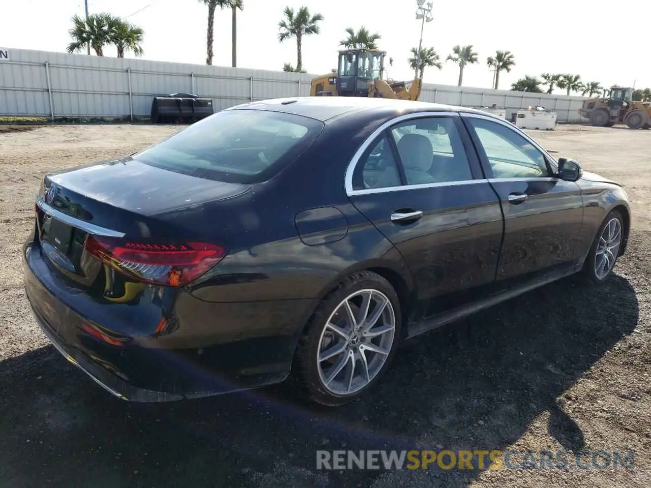 4 fotografías del automóvil dañado W1KZF8DB9MA904046 MERCEDES-BENZ E-CLASS 2021
