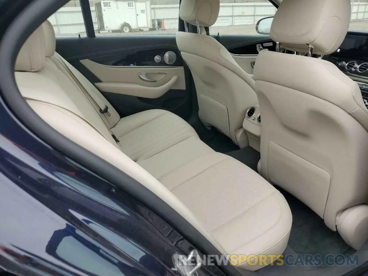 10 fotografías del automóvil dañado W1KZF8EB0MA908193 MERCEDES-BENZ E-CLASS 2021