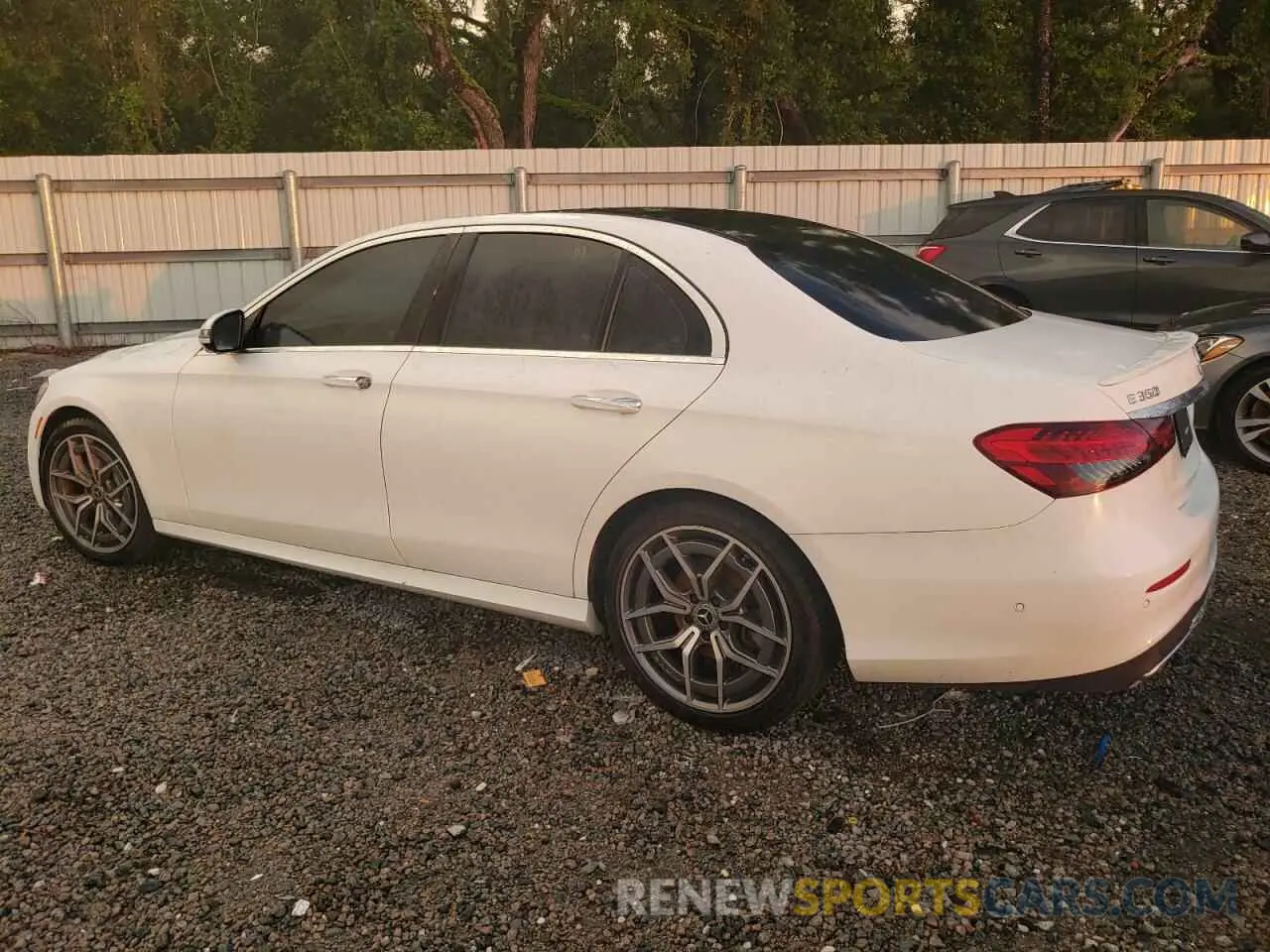 2 fotografías del automóvil dañado W1KZF8EB1MA904721 MERCEDES-BENZ E-CLASS 2021