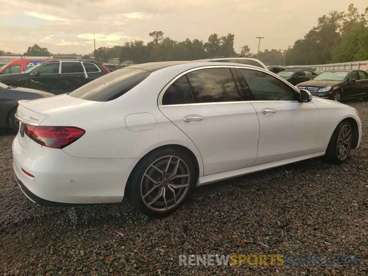 3 fotografías del automóvil dañado W1KZF8EB1MA904721 MERCEDES-BENZ E-CLASS 2021