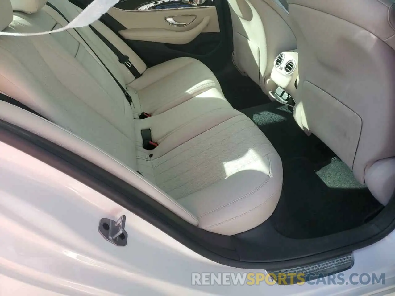 10 fotografías del automóvil dañado W1KZF8EB1MA952610 MERCEDES-BENZ E-CLASS 2021
