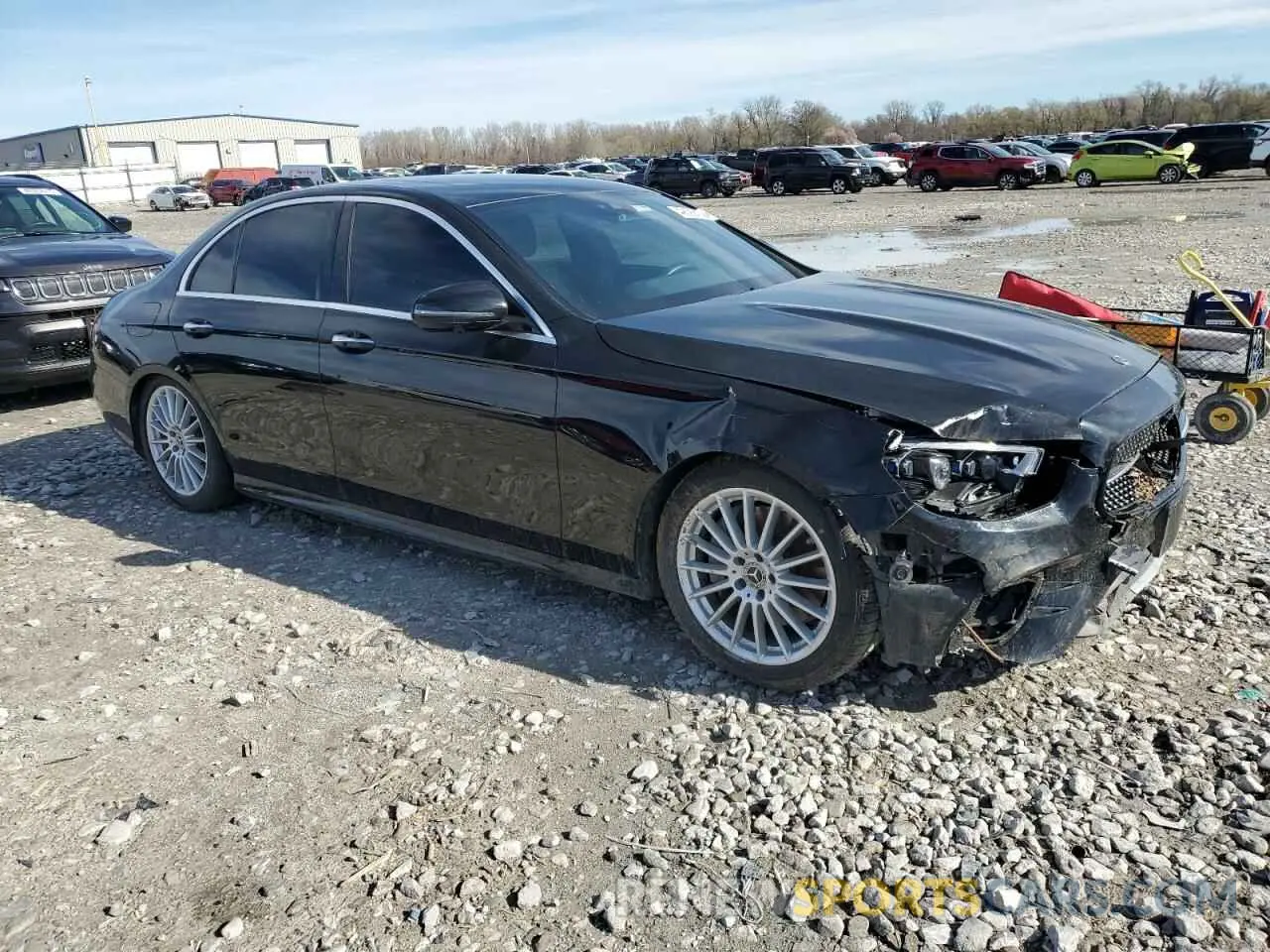 4 fotografías del automóvil dañado W1KZF8EB5MA896252 MERCEDES-BENZ E-CLASS 2021