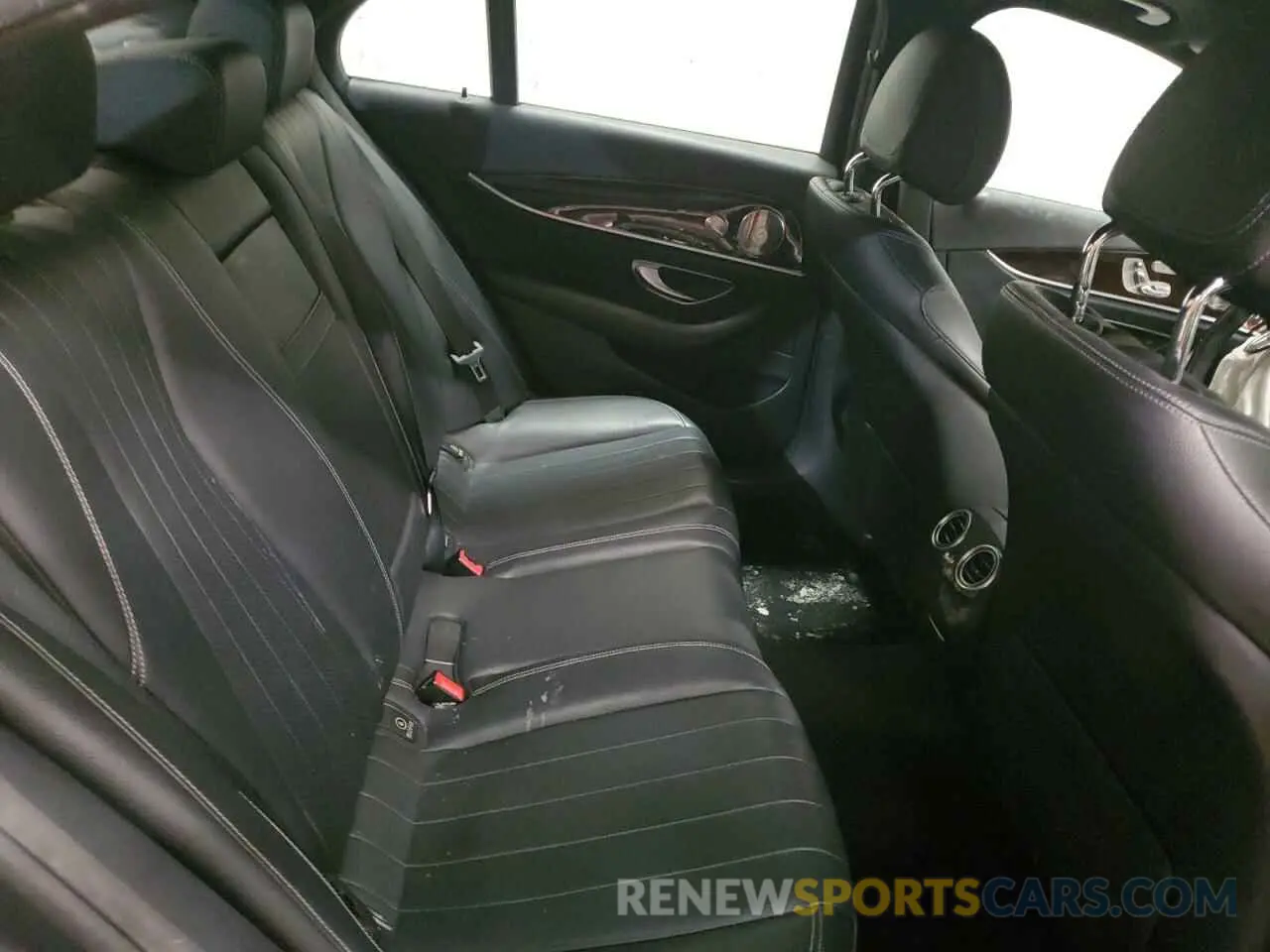10 fotografías del automóvil dañado W1KZF8EB5MA930643 MERCEDES-BENZ E-CLASS 2021