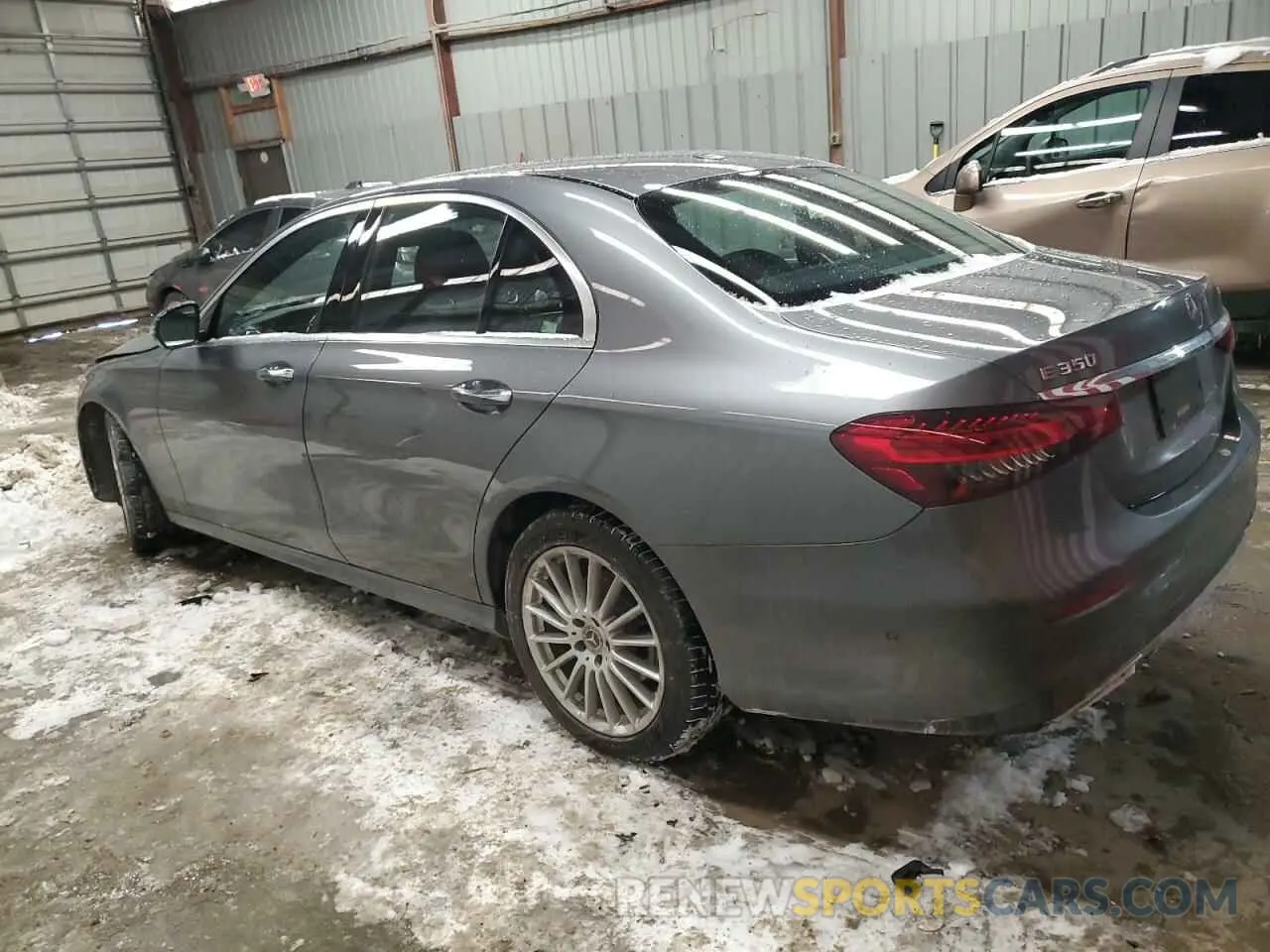 2 fotografías del automóvil dañado W1KZF8EB5MA930643 MERCEDES-BENZ E-CLASS 2021