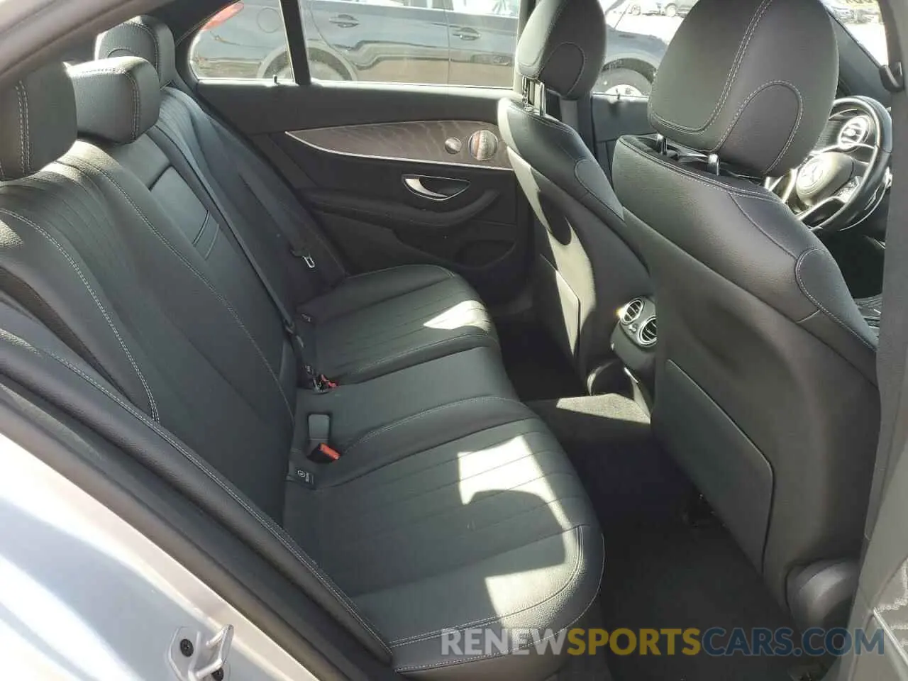 10 fotografías del automóvil dañado W1KZF8EB9MA875615 MERCEDES-BENZ E-CLASS 2021