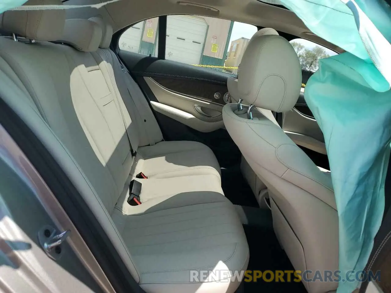 10 fotografías del automóvil dañado W1KZF5KB3NB079182 MERCEDES-BENZ E-CLASS 2022