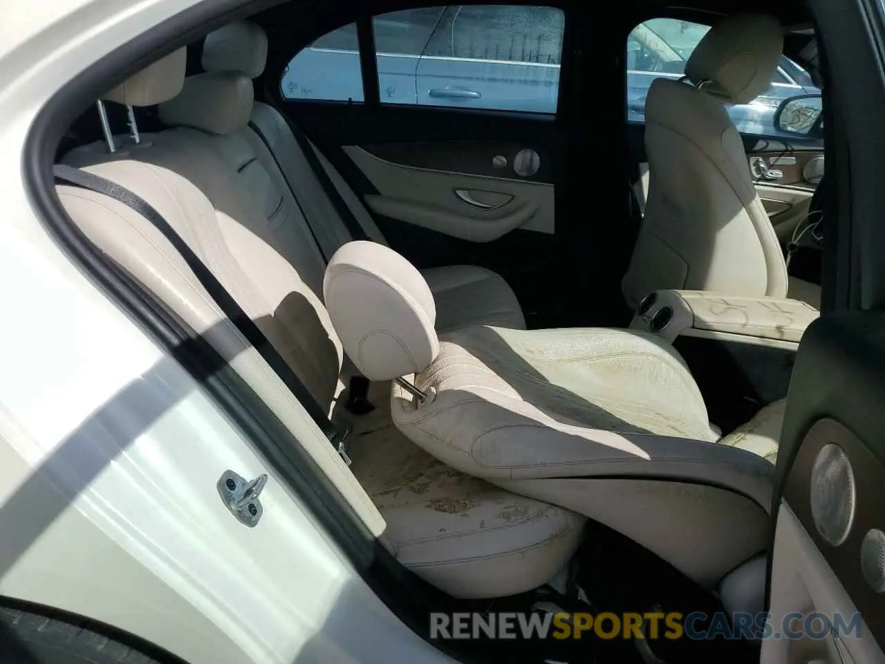 10 fotografías del automóvil dañado W1KZF5KB4NB083659 MERCEDES-BENZ E-CLASS 2022
