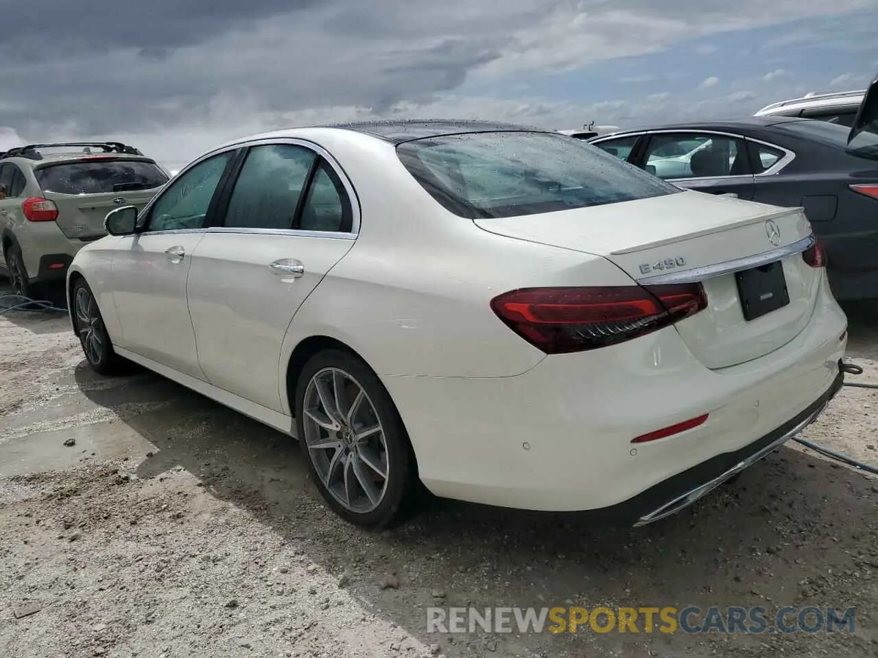 2 fotografías del automóvil dañado W1KZF5KB4NB083659 MERCEDES-BENZ E-CLASS 2022