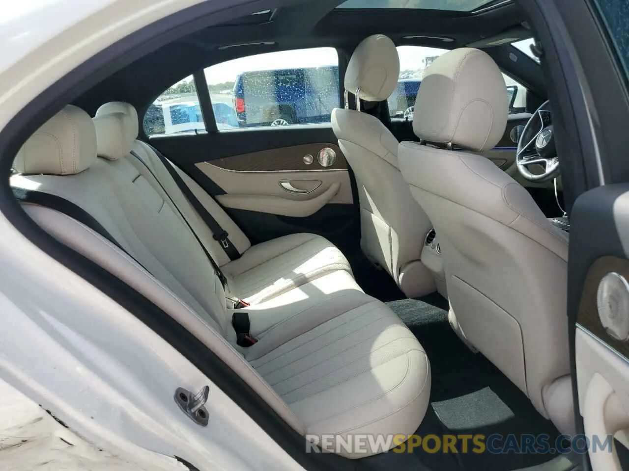 10 fotografías del automóvil dañado W1KZF5KB5NB084741 MERCEDES-BENZ E-CLASS 2022