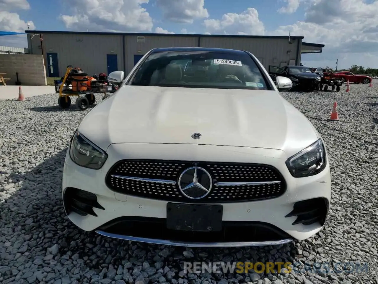5 fotografías del automóvil dañado W1KZF5KB5NB084741 MERCEDES-BENZ E-CLASS 2022