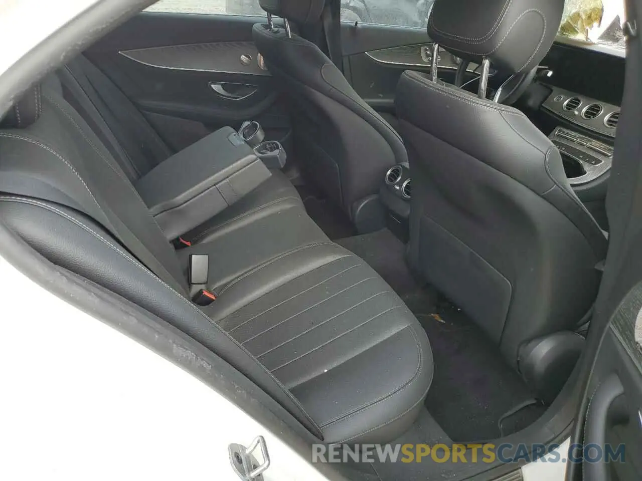 10 fotografías del automóvil dañado W1KZF8DB3NB086891 MERCEDES-BENZ E-CLASS 2022