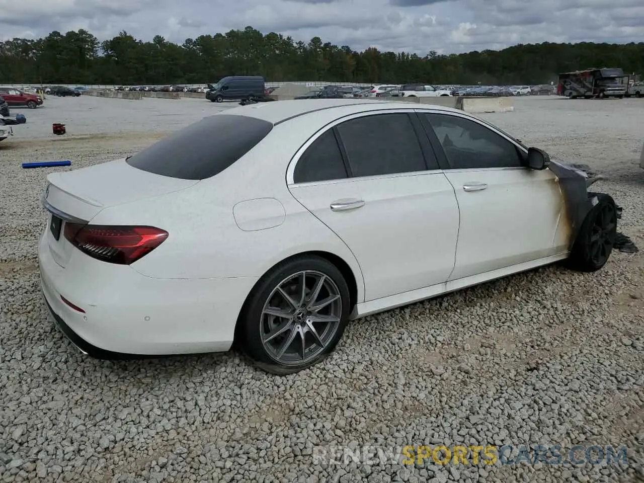 3 fotografías del automóvil dañado W1KZF8DB3NB086891 MERCEDES-BENZ E-CLASS 2022