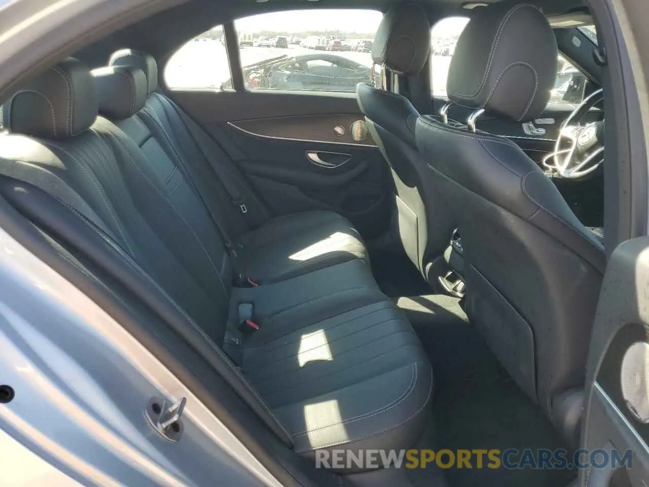 10 fotografías del automóvil dañado W1KZF8DB4NB095261 MERCEDES-BENZ E-CLASS 2022