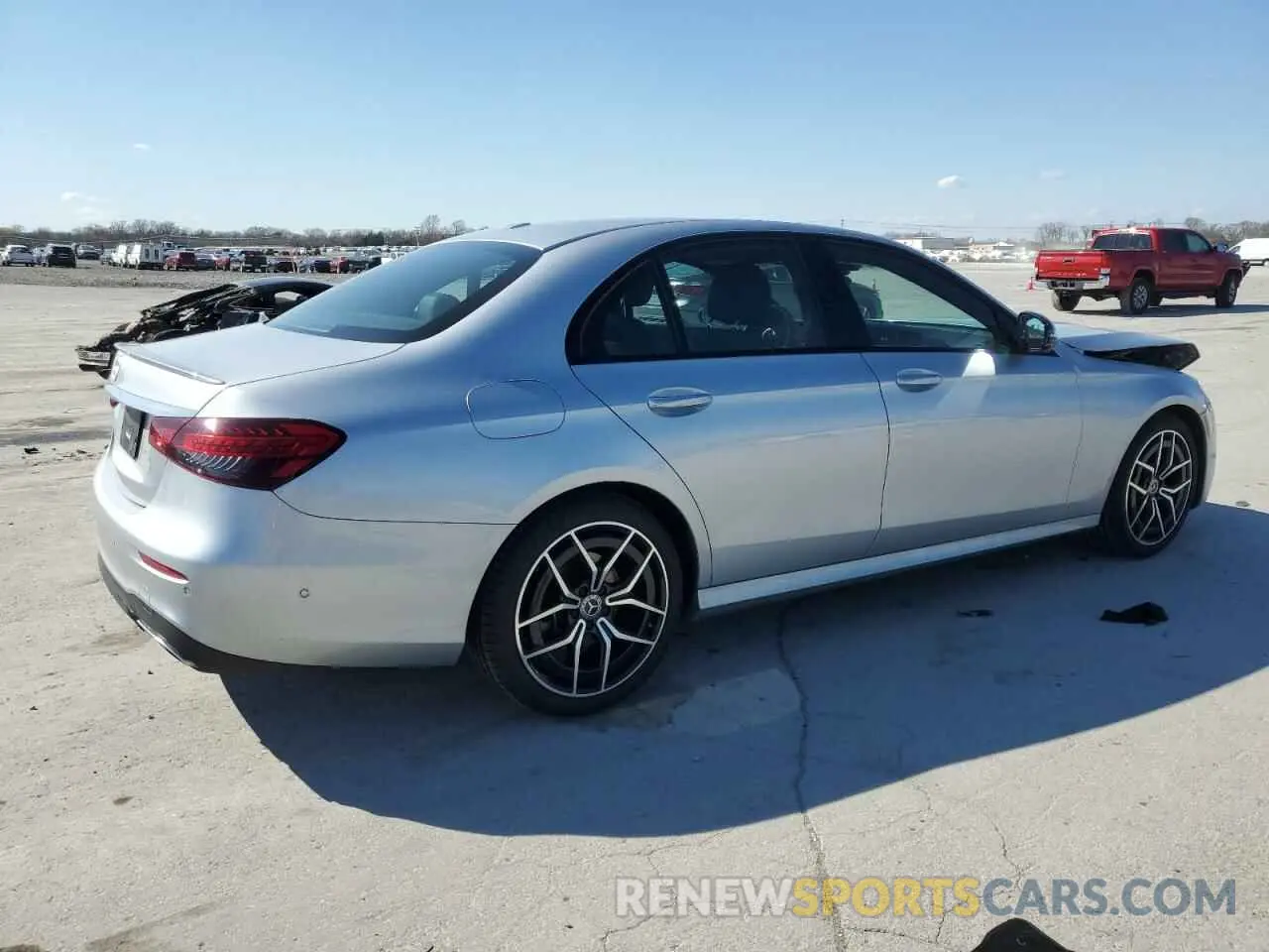 3 fotografías del automóvil dañado W1KZF8DB4NB095261 MERCEDES-BENZ E-CLASS 2022